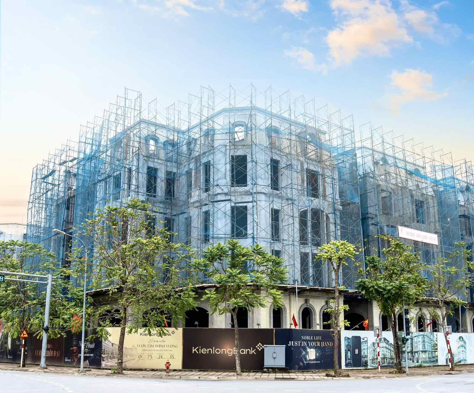 Tháng 03/2026, Noble Palace Long Bien đánh dấu cột mốc quan trọng trong hành trình kiến tạo không gian sống thượng lưu với 100% các căn hoàn thành cất nóc